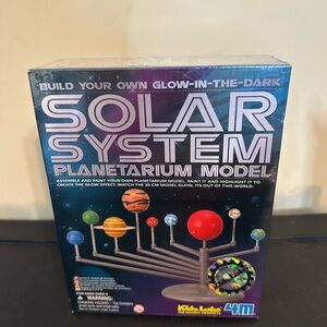 Create Your Own Glow-In-The-Dark Solar System Planetarium Mode